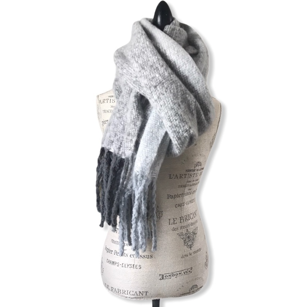 LEMON BRAND Super Soft Plush Charcoal Grey and Light Grey Winter Fall Scarf NWT
